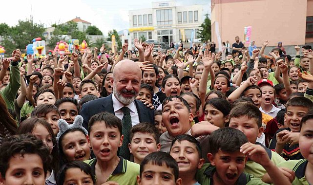 Başkan Çolakbayrakdar: "Evlatlarımızı mutlu etmek için çalışıyoruz"