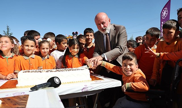 Başkan Çolakbayrakdar: "Her çocuk bir tebessümle dünyayı güzelleştirir"