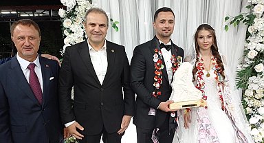 Başkan Dilsiz, genç çiftlerin mutluluğuna ortak oldu