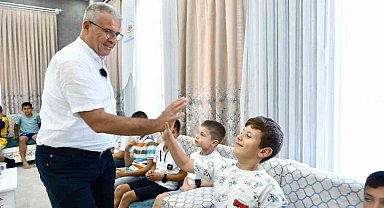 Başkan Elbi'den çocuklara hem sürpriz hem gelecek vizyonu