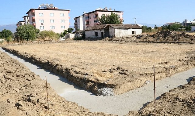 Başkan Ercan, halı saha yapımına başladıklarını duyurdu