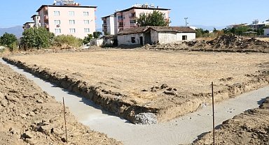 Başkan Ercan, halı saha yapımına başladıklarını duyurdu