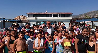 Başkan Erol: "260 çocuğumuza yüzme öğretmenin mutluluğunu yaşıyoruz"