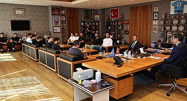 Başkan Kahveci, şampiyon basketbolcuları makamında ağırladı