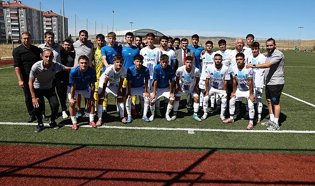 Başkan Kahveci'den genç futbolculara tam destek