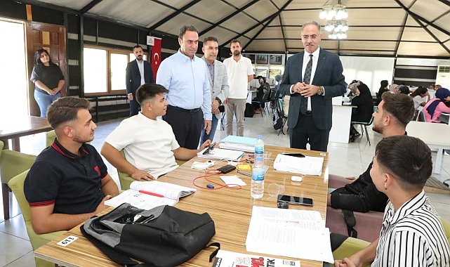 Başkan Kuş'tan üniversite adaylarına destek ziyareti