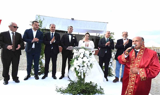 Başkan Özcan, Kızının nikahını kıydı