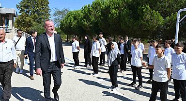Başkan özel daveti kırmadı, Bayramdere İlkokulu'nu ziyaret etti