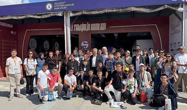 Başkan Palancıoğlu Havacılık Lisesi öğrencileri ile TEKNOFEST'İ ziyaret etti