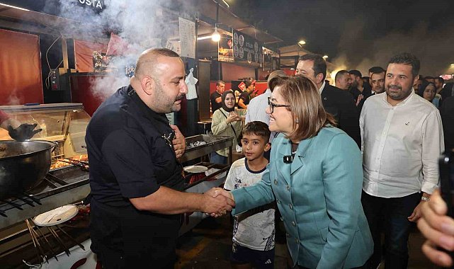 Başkan Şahin, Festival Park'ta vatandaşlarla buluştu