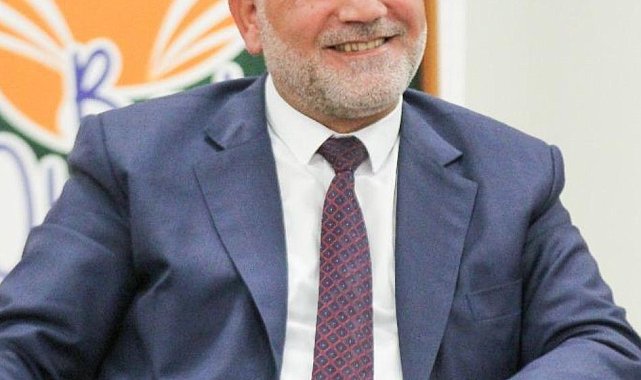 Başkan Sandıkçı: "Üniversiteyi kazanan tüm öğrencilerimize burs veriyoruz"