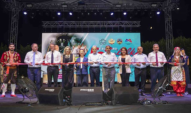 Başkan Seçer, Silifke Müzik ve Folklor Festivali'ne katıldı