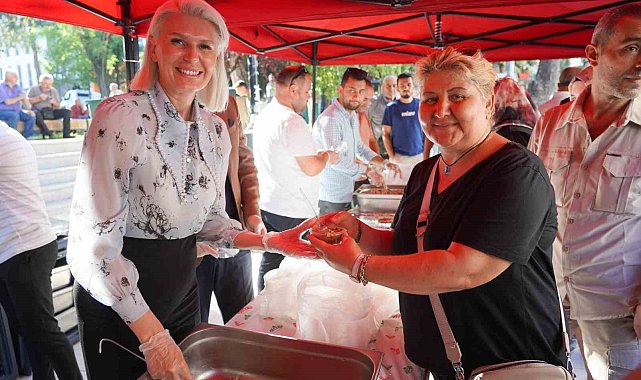 Başkan Subaşı vatandaşlara helva ikram etti