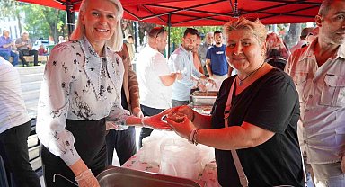 Başkan Subaşı vatandaşlara helva ikram etti