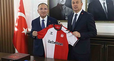 Başkan Uzun'dan TBMM Başkanvekili Bozdağ'a Sivasspor forması