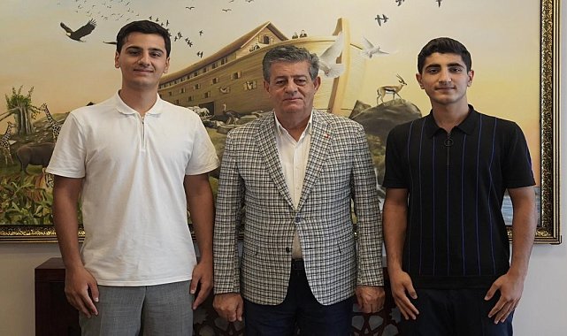 Başkan Yarka, YKS'de derece yapan Uslu kardeşleri ağırladı