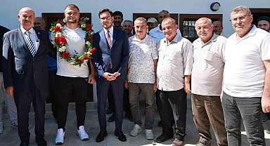 Başpehlivan memleketi Tokat'ta coşkuyla karşılandı