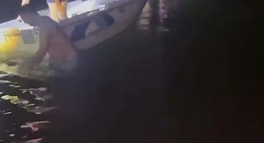 Batan balıkçı teknesindeki 3 kişiyi trafik polisi kurtardı