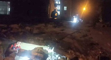 Batman'da 2 katlı bina çöktü