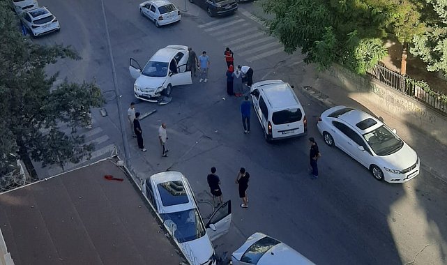 Batman'da 2 otomobil çarpıştı: 1 yaralı