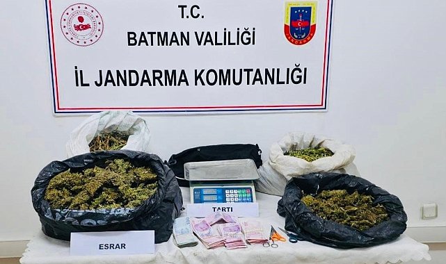 Batman'da 6 kilo 300 gram esrar ele geçirildi