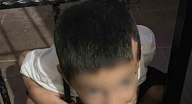 Batman'da balkona kafası sıkışan çocuk itfaiye tarafından kurtarıldı