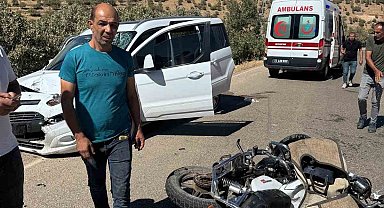 Batman'da hafif ticari araç ile motosiklet çarpıştı: 1 yaralı