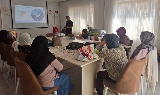 Bayburt'ta ADEM eğitmenlerine ve kursiyerlerine 'Afet Farkındalık Eğitimi' verildi