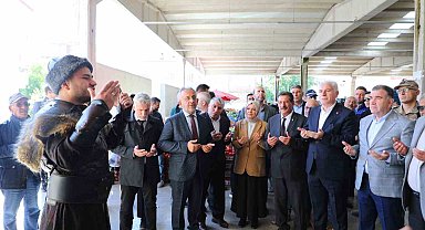 Bayburt'ta Ahilik Haftası kutlamaları kapsamında pazar yeri dualarla açıldı