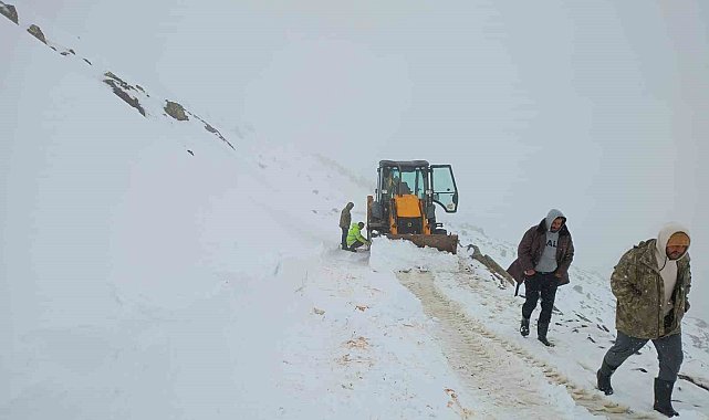 Bayburt'ta kar ve fırtına çobanı yaylada yakaladı: Sürüsüyle fırtınada mahsur kalan çoban kurtarıldı