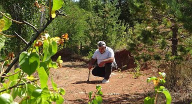 Bayburt'ta kehribarın zorlu mesaisi: Topraktan çıkarılan fosilleşmiş ağaç reçinesi takı ve tespihe dönüştürülüyor