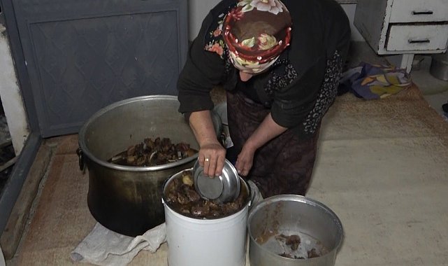 Bayburt'ta kışlık kavurma geleneği devam ediyor