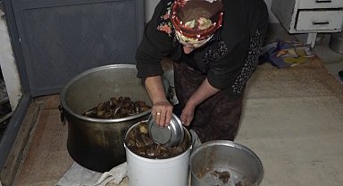 Bayburt'ta kışlık kavurma geleneği devam ediyor