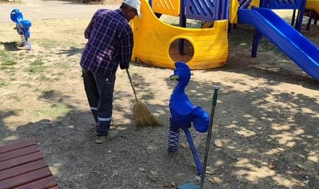 Bayırköy'de park ve spor alanlarında yoğun temizlik çalışması