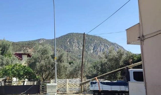 Bayırköy'de telefon direği onarılıyor, internet erişimi kısa sürede sağlanacak