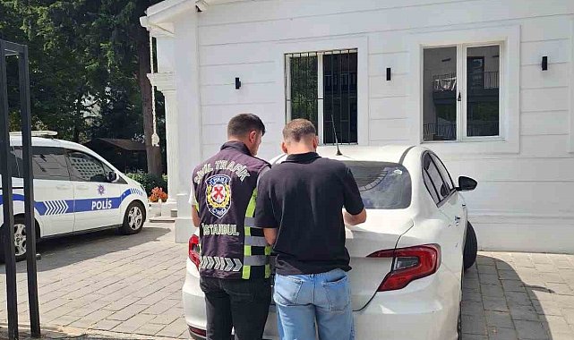 Beşiktaş'ta tek teker yolculuk yapan motosikletli kameraya yansıdı