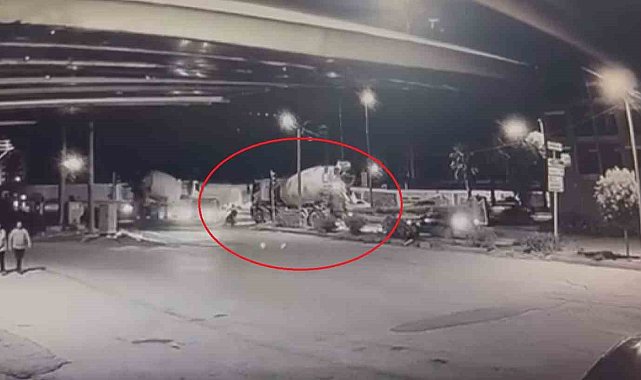 Beton mikserinin ezdiği motosikletin sürücüsü son anda kurtuldu