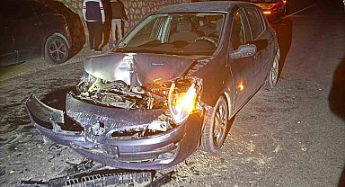 Beton mikseriyle çarpışan otomobilin sürücüsü yaralandı