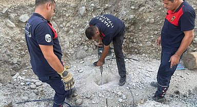 Beton zemin mahsur kalan yavru kedi için kırıldı