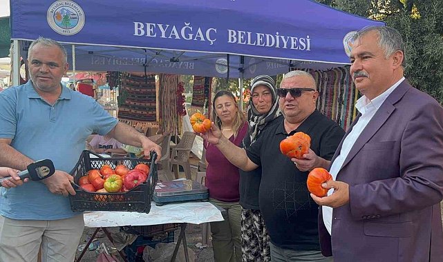 Beyağaç'ın esnaf Belediye Başkanı Sezayi Pütün'e teşekkür plaketi