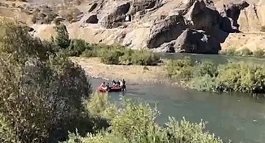 Beyhan Barajı'nda kapaklar açıldı: 4 kişi mahsur kaldı