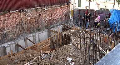 Beyoğlu'nda inşaat alanında göçük: Bir işçi beline kadar toprak altında kaldı