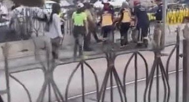 Beyoğlu'nda tramvayın yayaya çarptığı anlar kamerada