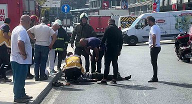 Beyoğlu'nda yağ dökülen yolda motosikletli kayarak düştü