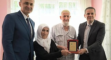 Beyşehir'de örnek çiftlere plaket verildi