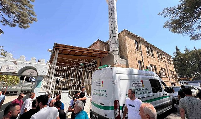 Bıçaklı saldırıda hayatını kaybeden genç adam son yolculuğuna uğurlandı