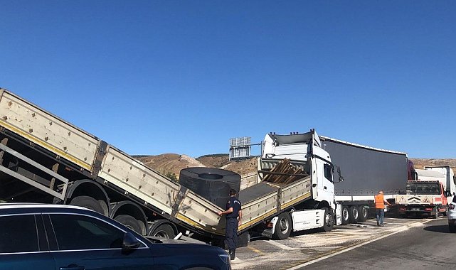Bilecik'te 3 aracın karıştığı zincirleme trafik kazasında 1 kişi yaralandı