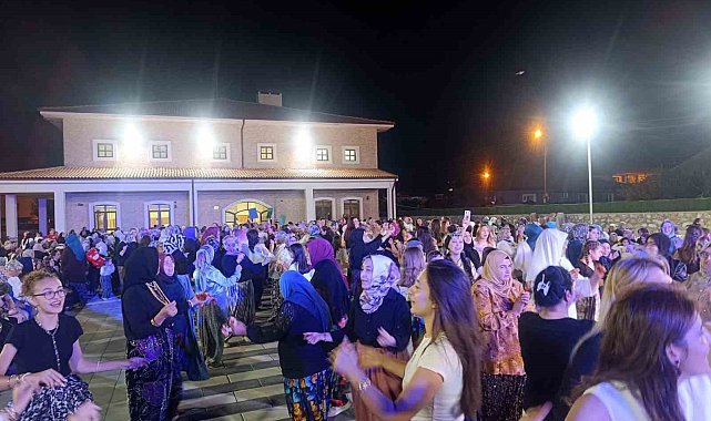Bilecik'te bin 500 kadınla ilk 'şalvar gecesi' coşkusu