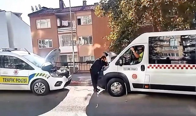 Bilecik'te polis ekipleri yolda kalan otobüse yardım eli uzattı