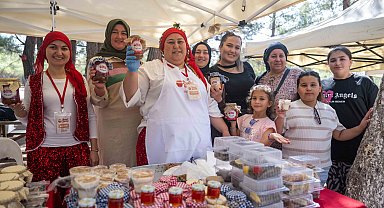 Binlerce İzmirli, doğanın ve emeğin tatlısında buluştu